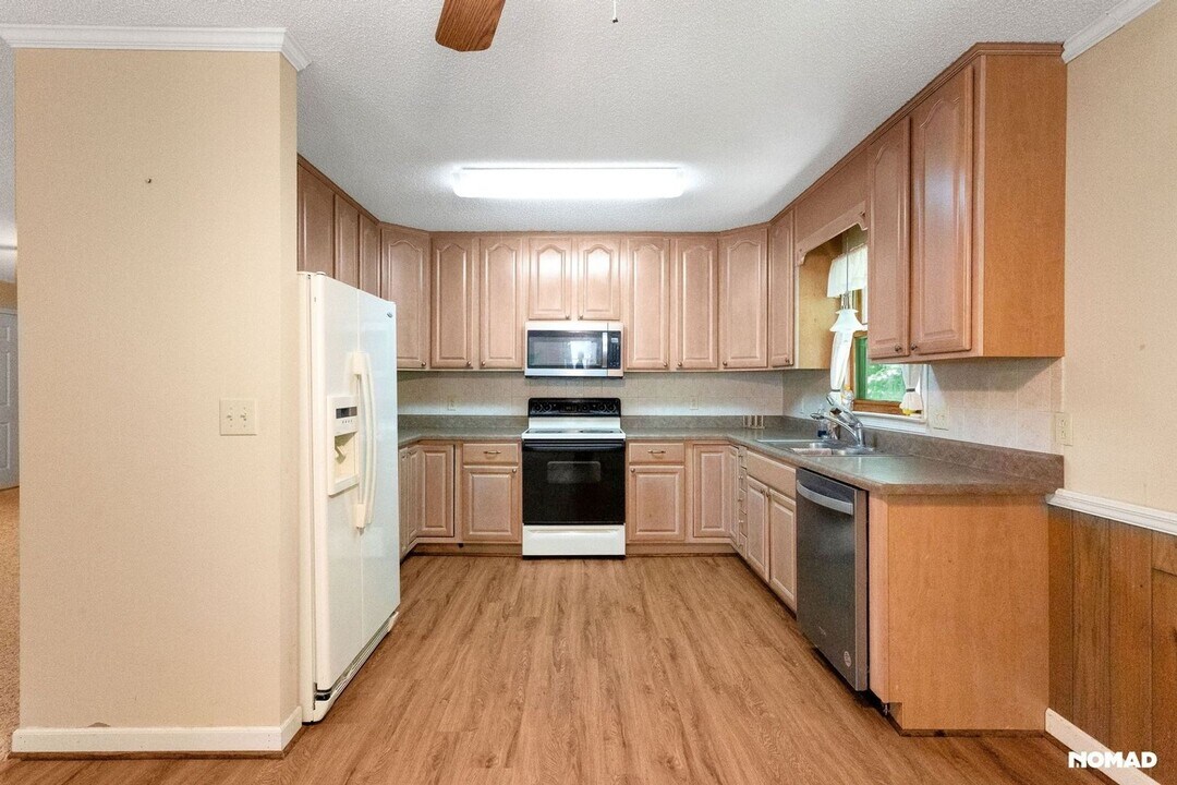 527 Mountainside Dr in Rabun Gap, GA - Building Photo