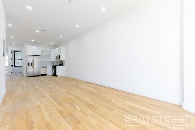 Brand New Large 3 Bed 2 Bath in Bushwick Townhouse! in Brooklyn, NY - Building Photo - Building Photo