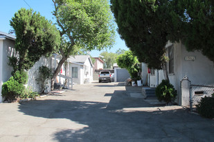 11963 Valerio St in North Hollywood, CA - Foto de edificio - Building Photo