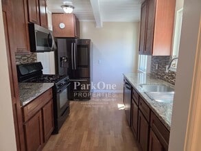 2068 Highland Dr in Concord, CA - Building Photo - Building Photo