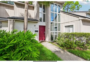 7178 Cypress Cove Rd in Jacksonville, FL - Building Photo
