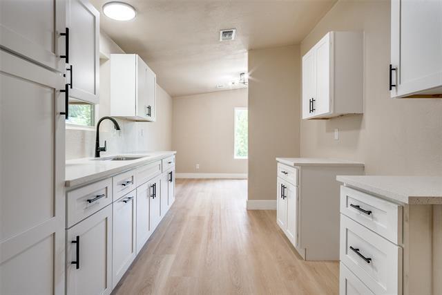 2406 White Oak Trail in Granbury, TX - Building Photo