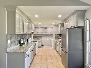 8906 Leader St in Houston, TX - Foto de edificio - Building Photo