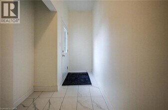 255 Woolwich St in Waterloo, ON - Building Photo - Building Photo