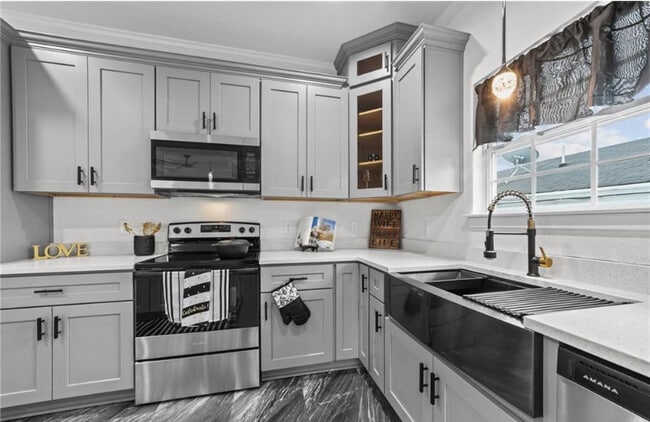 property at 621 44th St