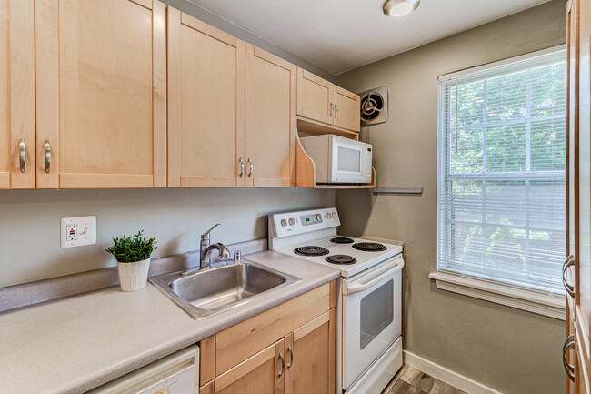 property at 109 E Glebe Rd
