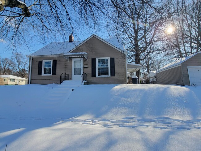 1320 Tioga Ave in Akron, OH - Building Photo - Building Photo