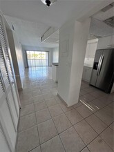 461 NW 107th Ave, Unit 204 in Miami, FL - Building Photo - Building Photo