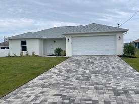 1121 NW 13th Terrace in Cape Coral, FL - Building Photo
