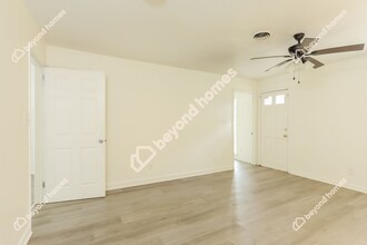 245 Lake Dr Cir NE in Birmingham, AL - Building Photo - Building Photo
