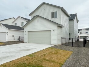 4403 N Magical Crk Ave in Meridian, ID - Building Photo - Building Photo