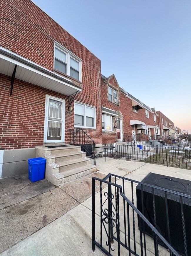 8114 Terry St in Philadelphia, PA - Foto de edificio - Building Photo