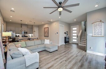 1221 W Tidwell Rd in Houston, TX - Building Photo - Building Photo