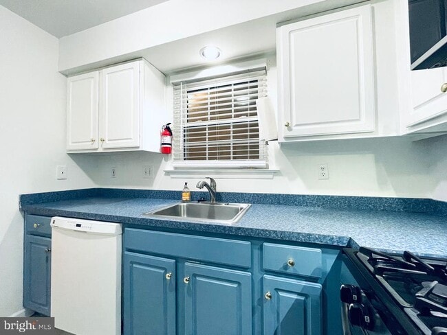 property at 3005 Creekside Ct