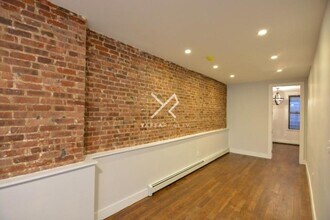 17-15 Bleecker St in Queens, NY - Foto de edificio - Building Photo
