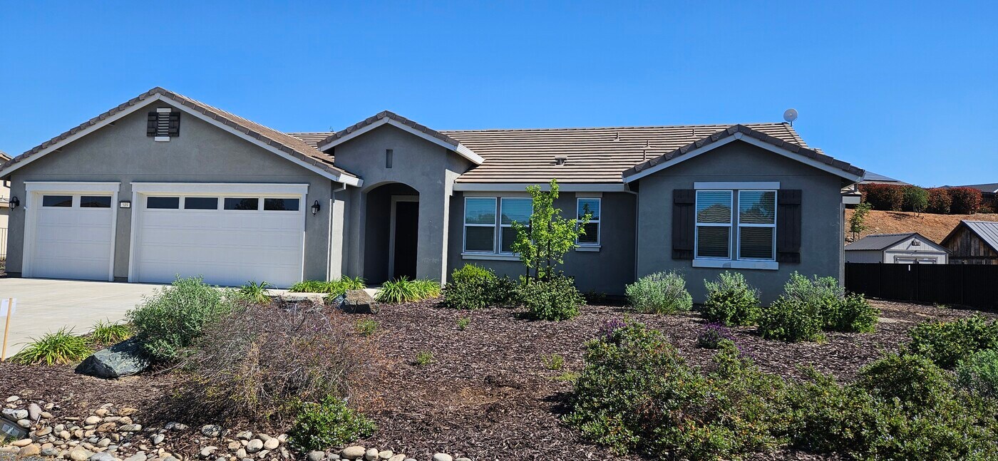 589 Paseo Verde Dr in Copperopolis, CA - Building Photo