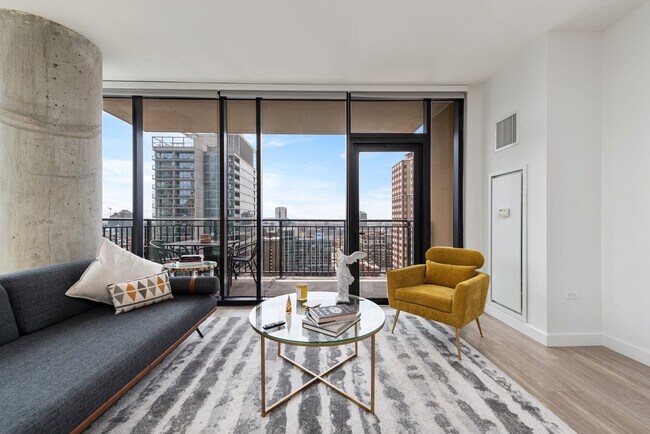 833 N Clark St in Chicago, IL - Foto de edificio - Building Photo