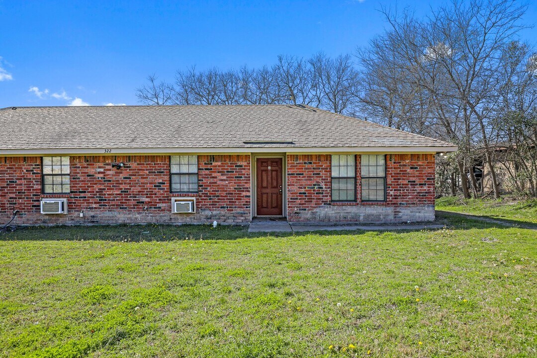 322 S Main St in Blue Ridge, TX - Foto de edificio