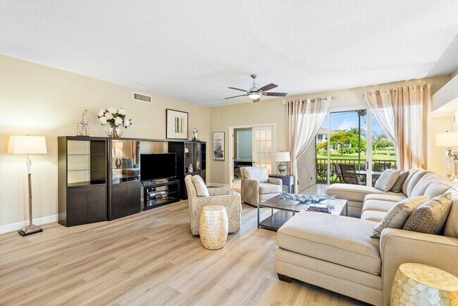 5070 Lake Catalina Dr in Boca Raton, FL - Building Photo - Building Photo
