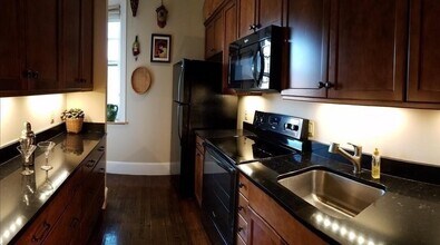 14 Chestnut St, Unit 53 in Boston, MA - Foto de edificio - Building Photo