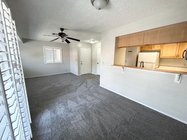 3375 E Tompkins Ave in Las Vegas, NV - Building Photo - Building Photo