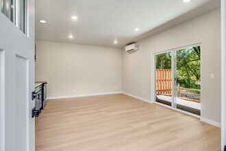 16927 SW 132nd Ter, Unit 16927 A in Tigard, OR - Building Photo - Building Photo