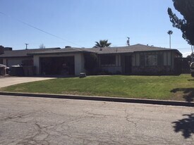 6617 Cranbrook Ave in Bakersfield, CA - Building Photo