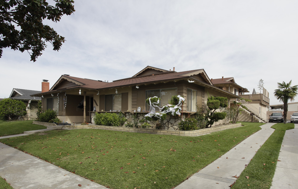 224 S Delano St in Anaheim, CA - Building Photo