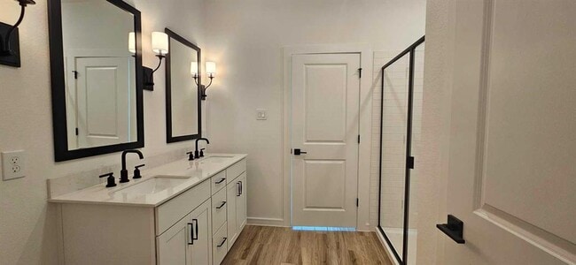 8411 Bay Rdg Cir