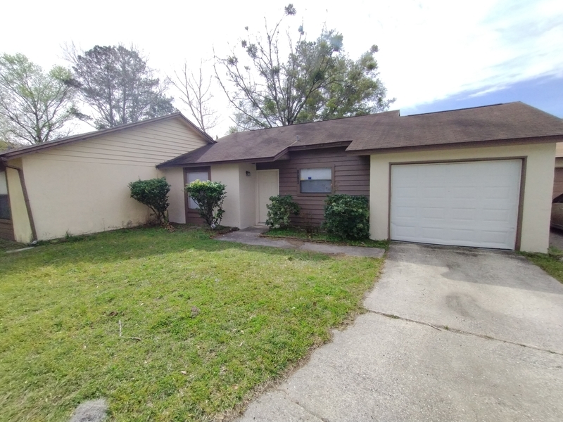 10706 Meadowlea Dr in Jacksonville, FL - Building Photo