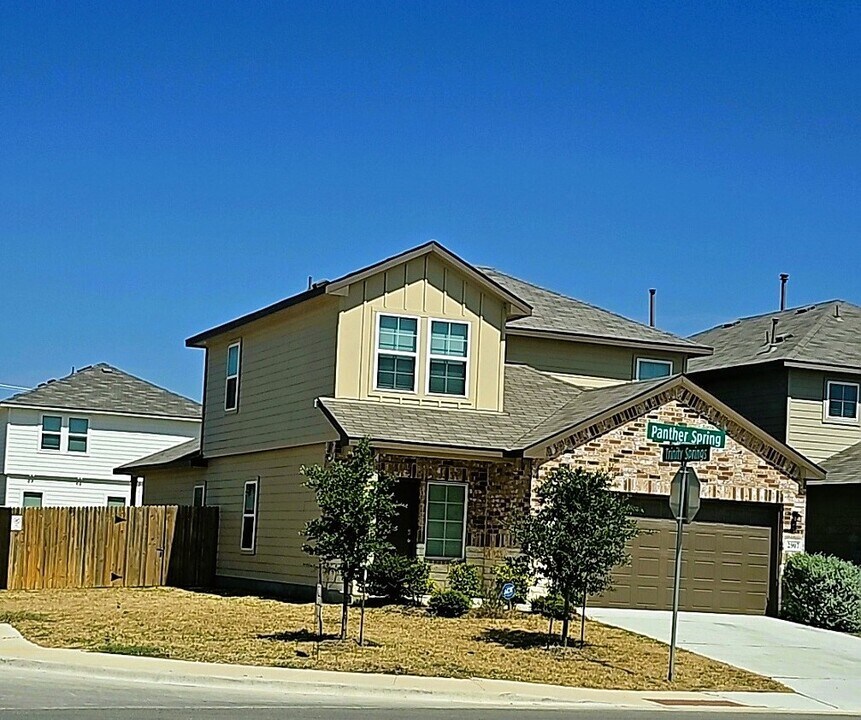 2907 Panther Spg in New Braunfels, TX - Building Photo