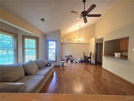 1208 Greymoor Way in Baldwinsville, NY - Building Photo