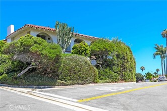 308 E Avenida Cordoba in San Clemente, CA - Building Photo - Building Photo