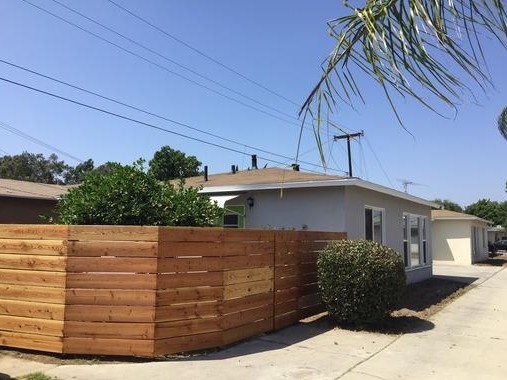 5207 Santa Ana St in Cudahy, CA - Building Photo