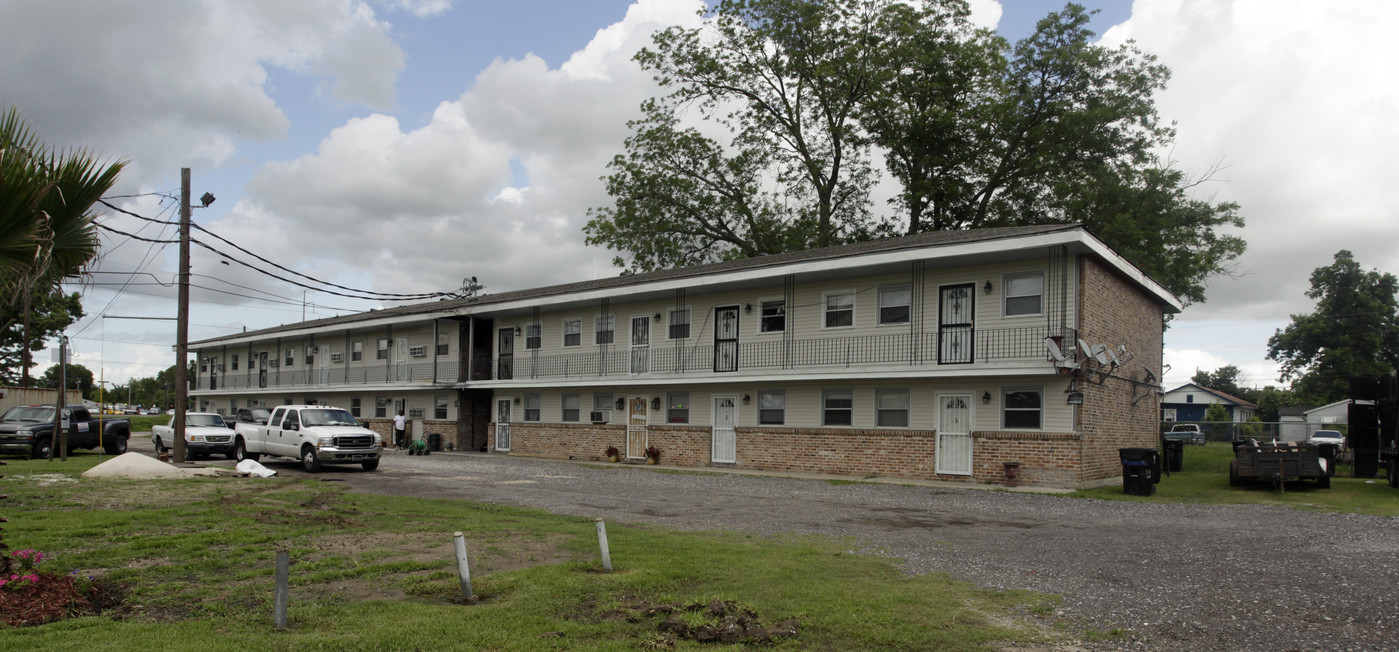 Star Base Apt in Metairie, LA - Building Photo