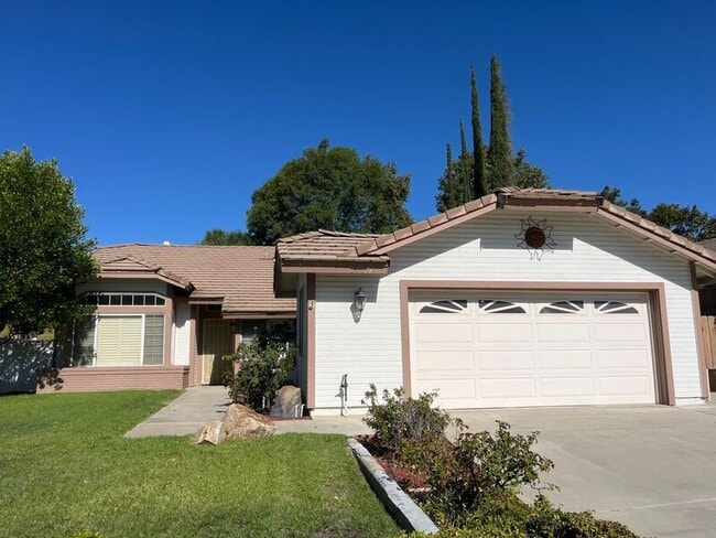property at 39581 Via Temprano