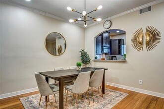 5859 Frankford Rd in Dallas, TX - Foto de edificio - Building Photo