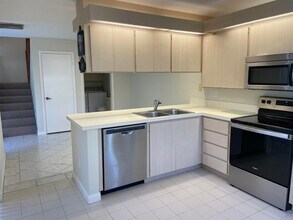 43 Essex Ct in Royal Palm Beach, FL - Building Photo - Building Photo