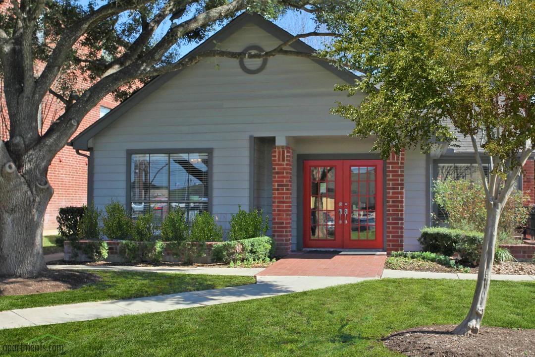 Clarewood Apartments in San Marcos, TX - Building Photo