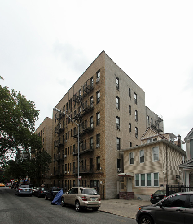 Electra Court in Jackson Heights, NY - Building Photo