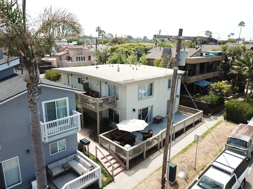 417 4th St in Encinitas, CA - Building Photo