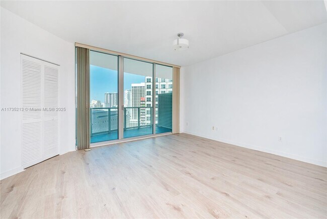 300 S Biscayne Blvd, Unit T-1905 in Miami, FL - Building Photo - Building Photo