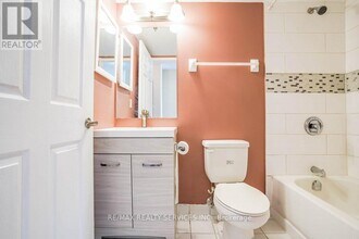 135-135 Hillcrest Ave in Mississauga, ON - Building Photo - Building Photo