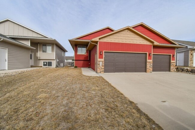 1304 East 69th St N in Sioux Falls, SD - Building Photo - Building Photo