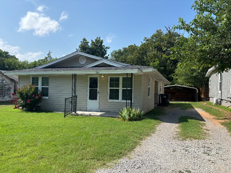 525 Delaware St in Jones, OK - Building Photo