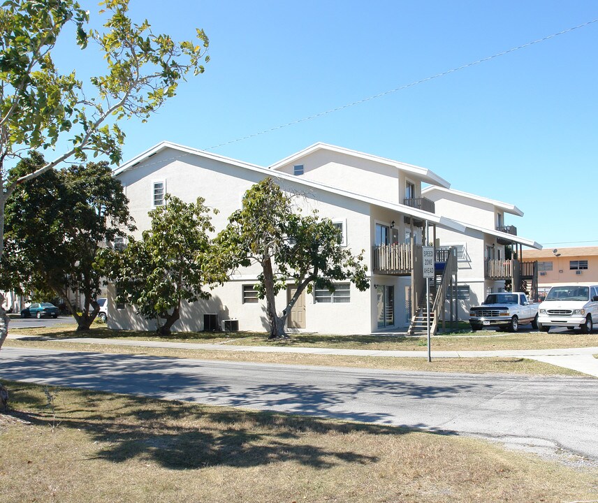 Aviary Apartments in Homestead, FL - Building Photo