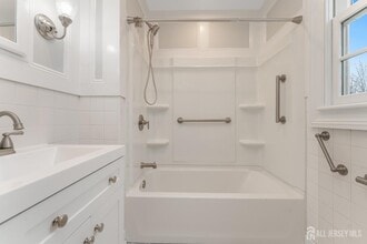 100 Old Hwy 28 in White House Station, NJ - Building Photo - Building Photo