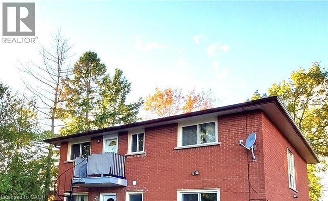 155 Chandler Dr in Kitchener, ON - Building Photo - Building Photo