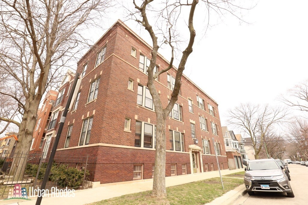 1940 W Berenice Ave, Unit M672 in Chicago, IL - Foto de edificio