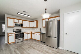 1225 Akins Ridge Dr in La Vergne, TN - Foto de edificio - Building Photo